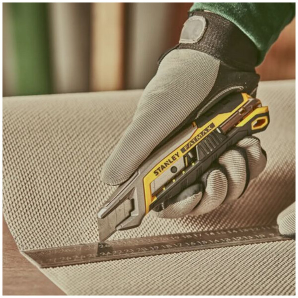 Cutter 18mm quick snap à poussoir