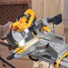 Scie onglet radiale dws780